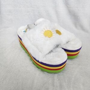 YRU Size 9 Y2K 90s Teletubbies White Multicolor Platform Fuzzy Slides